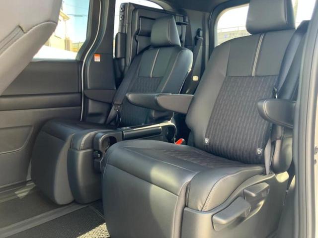 ノア ハイブリッドS-Z 純正エアロ/保証書/ディスプレイオーディオ+ナビ/衝突安全装置/両側電動スライドドア/シートヒーター/パノラミックビューモニター/車線逸脱防止支援システム/シート ハーフレザー/電動バックドア 禁煙車(7枚目)