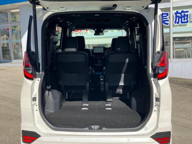 ノア ハイブリッドS-Z 純正エアロ/保証書/ディスプレイオーディオ+ナビ/衝突安全装置/両側電動スライドドア/シートヒーター/パノラミックビューモニター/車線逸脱防止支援システム/シート ハーフレザー/電動バックドア 禁煙車(8枚目)