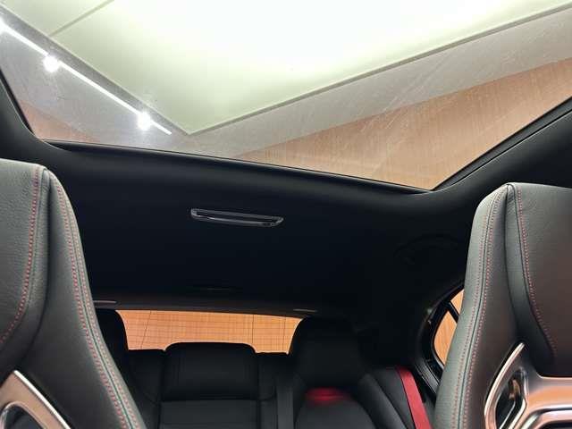 Ａクラス Ａ４５　ＡＭＧ　４マチック　ＡＭＧアドバンストＰＫＧ　ＡＭＧドライバーズＰＫＧ　パノラマＳＲ　ｈａｒｍａｎｋａｒｄｏｎサウンド　黒革　ＡＣＣ　ナビ　ＴＶ　Ｂカメラ　Ｂｌｕｅｔｏｏｔｈ接続　シートＨ　パーキングパイロット　ハイビー（4枚目）