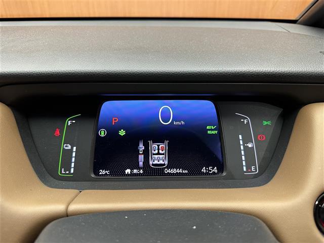フィット ｅ：ＨＥＶリュクス　禁煙車　１０インチナビ　バックカメラ　フルセグテレビ　ホンダセンシング　ＥＴＣ　前後純正ドライブレコーダー電動パーキングブレーキ　オートホールド　純正フロアマット　純正１６インチアルミホイール（13枚目）