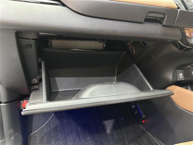 フィット ｅ：ＨＥＶリュクス　禁煙車　１０インチナビ　バックカメラ　フルセグテレビ　ホンダセンシング　ＥＴＣ　前後純正ドライブレコーダー電動パーキングブレーキ　オートホールド　純正フロアマット　純正１６インチアルミホイール（20枚目）