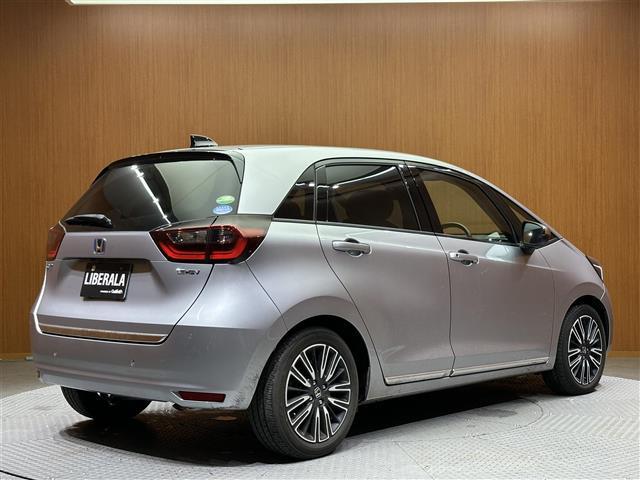 フィット ｅ：ＨＥＶリュクス　禁煙車　１０インチナビ　バックカメラ　フルセグテレビ　ホンダセンシング　ＥＴＣ　前後純正ドライブレコーダー電動パーキングブレーキ　オートホールド　純正フロアマット　純正１６インチアルミホイール（43枚目）