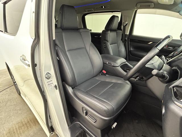 アルファード ２．５Ｓ　Ｃパッケージ　純正９型ナビ　純正１２．１インチフリップダウンモニター　三眼ＬＥＤヘッドライト　レーダークルーズコントロール　両側パワースライド　衝突軽減ブレーキ　ＣＤ／ＤＶＤ　ステアリングヒーター　ＴＶキャンセラー（8枚目）