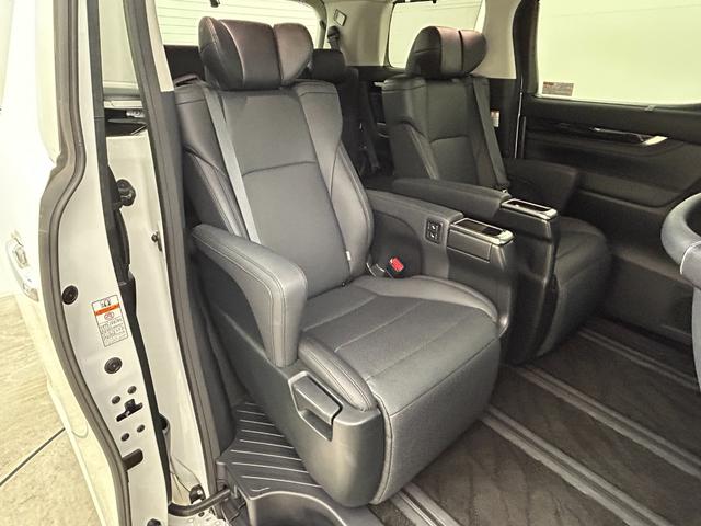 アルファード ２．５Ｓ　Ｃパッケージ　純正９型ナビ　純正１２．１インチフリップダウンモニター　三眼ＬＥＤヘッドライト　レーダークルーズコントロール　両側パワースライド　衝突軽減ブレーキ　ＣＤ／ＤＶＤ　ステアリングヒーター　ＴＶキャンセラー（9枚目）