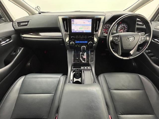 アルファード ２．５Ｓ　Ｃパッケージ　純正９型ナビ　純正１２．１インチフリップダウンモニター　三眼ＬＥＤヘッドライト　レーダークルーズコントロール　両側パワースライド　衝突軽減ブレーキ　ＣＤ／ＤＶＤ　ステアリングヒーター　ＴＶキャンセラー（12枚目）