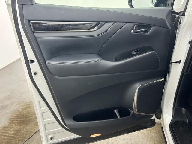 アルファード ２．５Ｓ　Ｃパッケージ　純正９型ナビ　純正１２．１インチフリップダウンモニター　三眼ＬＥＤヘッドライト　レーダークルーズコントロール　両側パワースライド　衝突軽減ブレーキ　ＣＤ／ＤＶＤ　ステアリングヒーター　ＴＶキャンセラー（48枚目）