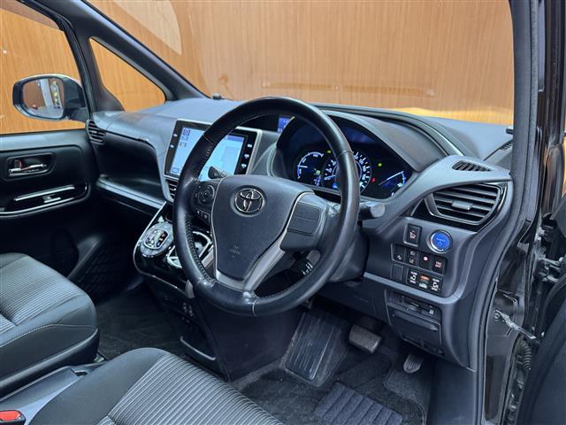 ヴォクシー ハイブリッドZS 煌 ワンオーナー 純正SDナビ バックカメラ フルセグテレビ CD/DVD/SD再生 Bluetooth接続 純正フリップダウンモニター ビルトインETC モデリスタエアロ 純正アルミホイール(2枚目)