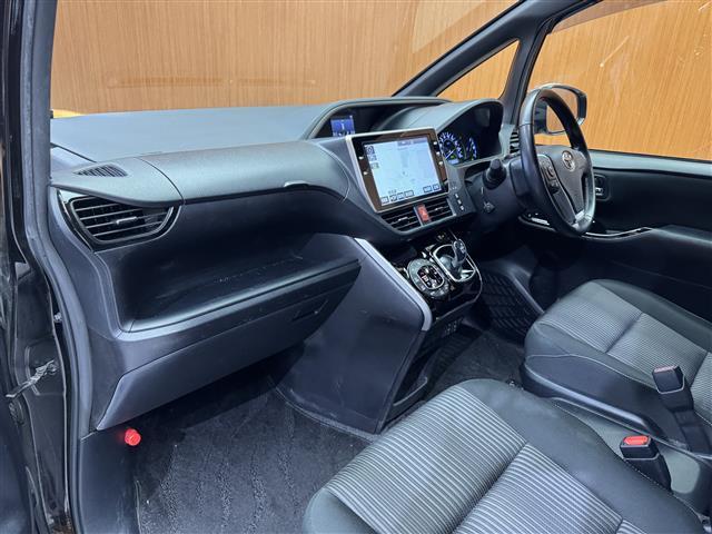ヴォクシー ハイブリッドZS 煌 ワンオーナー 純正SDナビ バックカメラ フルセグテレビ CD/DVD/SD再生 Bluetooth接続 純正フリップダウンモニター ビルトインETC モデリスタエアロ 純正アルミホイール(21枚目)