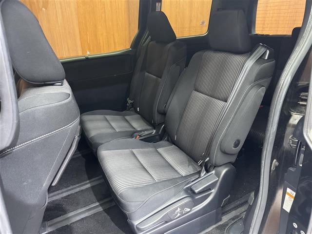 ヴォクシー ハイブリッドZS 煌 ワンオーナー 純正SDナビ バックカメラ フルセグテレビ CD/DVD/SD再生 Bluetooth接続 純正フリップダウンモニター ビルトインETC モデリスタエアロ 純正アルミホイール(22枚目)