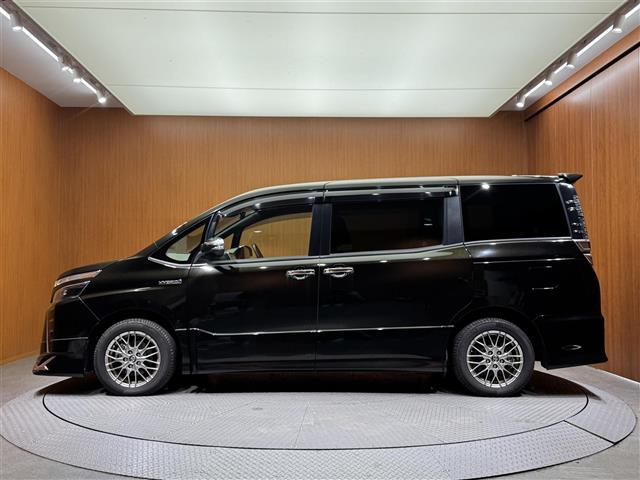 ヴォクシー ハイブリッドZS 煌 ワンオーナー 純正SDナビ バックカメラ フルセグテレビ CD/DVD/SD再生 Bluetooth接続 純正フリップダウンモニター ビルトインETC モデリスタエアロ 純正アルミホイール(32枚目)