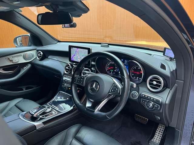GLC d 4マチック クーペ スポーツ 本革 パノラマSR Burmesterサウンド 黒革シート ACC ナビ TV 360°Bluetooth接続 HUD シートヒーター 電動リアゲート アクティブパーキング アンビエントライト 衝突軽減B(2枚目)