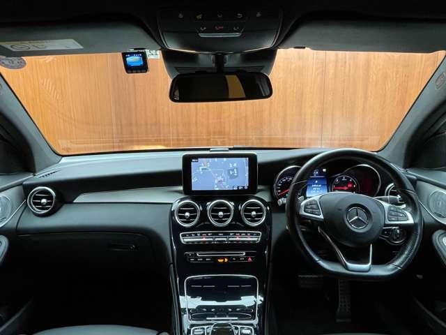 ＧＬＣ２２０ｄ　４マチッククーペスポーツ（本革仕様）　パノラマＳＲ　Ｂｕｒｍｅｓｔｅｒサウンド　黒革シート　パワーシート　シートヒーター　純正ナビ　３６０°カメラ　パワーバックドア　ＨＵＤ　ディストロニック＋　レーンアシスト　ブラインドスポット(4枚目)