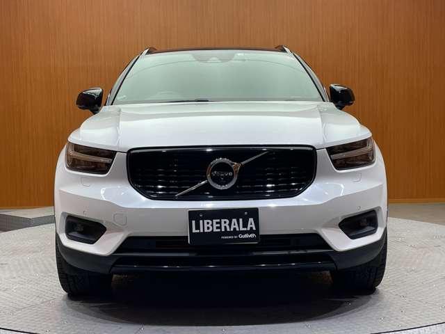 ＸＣ４０ Ｔ５　ＡＷＤ　Ｒデザイン　１ｓｔエディション　ＡＣＣ　パノラマＳＲ　半革　ナビ　ＴＶ　３６０°カメラ　２０インチＡＷ　ｈａｒｍａｎ／ｋａｒｄｏｎプレミアムサウンド　オートマチックテールゲート　カープレイ　シートＨ　衝突軽減Ｂ（50枚目）