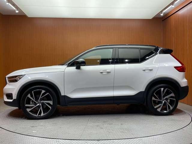 ＸＣ４０ Ｔ５　ＡＷＤ　Ｒデザイン　１ｓｔエディション　ＡＣＣ　パノラマＳＲ　半革　ナビ　ＴＶ　３６０°カメラ　２０インチＡＷ　ｈａｒｍａｎ／ｋａｒｄｏｎプレミアムサウンド　オートマチックテールゲート　カープレイ　シートＨ　衝突軽減Ｂ（53枚目）