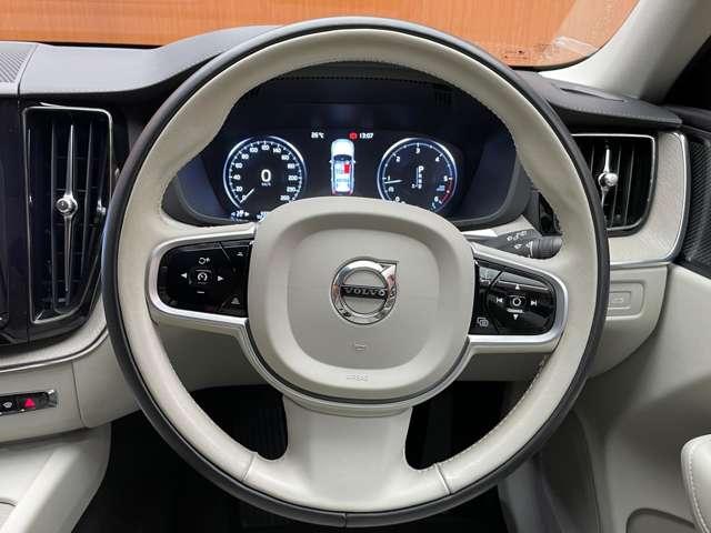 ＸＣ６０ Ｄ４　ＡＷＤ　インスクリプション　純正ナビ　３６０°カメラ　ＡＣＣ　ＨＵＤ　ＢＬＩＳ　白革　シートヒーター　パワーシート　電動リアゲート　ＬＥＤヘッドライト　ハイビームアシスト　ドライブレコーダー　純正１９インチＡＷ（21枚目）