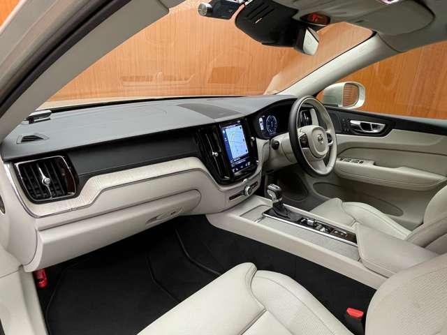 ＸＣ６０ Ｄ４　ＡＷＤ　インスクリプション　純正ナビ　３６０°カメラ　ＡＣＣ　ＨＵＤ　ＢＬＩＳ　白革　シートヒーター　パワーシート　電動リアゲート　ＬＥＤヘッドライト　ハイビームアシスト　ドライブレコーダー　純正１９インチＡＷ（40枚目）