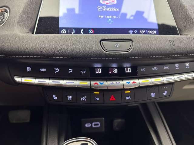 キャデラックＸＴ４ プラチナム　パノラマＳＲ　ディスプレイオーディオ　３６０°カメラ　ＡＣＣ　ＨＵＤ　ＢＳＭ　レザーシート　シートヒーター　ベンチレーター　ステアリングヒーター　ＬＥＤヘッドライト　オートライト　電動リアゲート（15枚目）