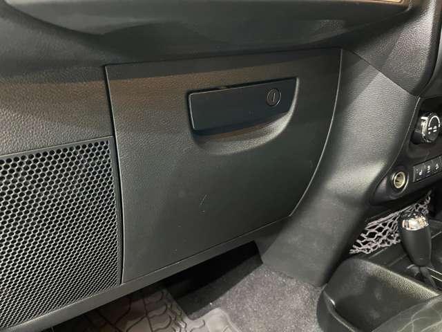 ジープ・ラングラーアンリミテッド 　ＳＤナビ　バックカメラ　フルセグＴＶ　ＣＤ　ＤＶＤ再生　サイドカメラ　クルーズコントロール　黒革　シートヒーター　オートライト　ハロゲンヘッドライト　ＥＴＣ　純正１７インチＡＷ　横滑り防止（27枚目）