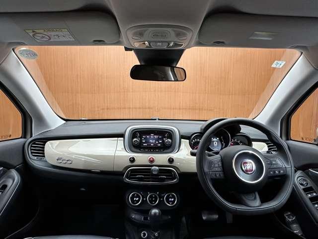 ５００Ｘ ラウンジ　限定車　ＡＣＣ　黒革シート　ディスプレイオーディオ　バックカメラ　Ｂｌｕｅｔｏｏｔｈ接続　オートライト　シートヒーター　電動シート　ＨＩＤヘッドライト　衝突軽減ブレーキ　ＢＳＭ　ＬＫＡ　ＥＴＣ　禁煙車（4枚目）