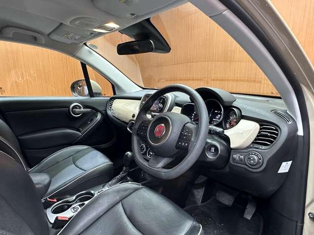 ５００Ｘ ラウンジ　限定車　ＡＣＣ　黒革シート　ディスプレイオーディオ　バックカメラ　Ｂｌｕｅｔｏｏｔｈ接続　オートライト　シートヒーター　電動シート　ＨＩＤヘッドライト　衝突軽減ブレーキ　ＢＳＭ　ＬＫＡ　ＥＴＣ　禁煙車（5枚目）
