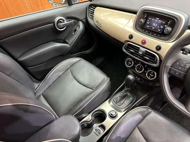 ５００Ｘ ラウンジ　限定車　ＡＣＣ　黒革シート　ディスプレイオーディオ　バックカメラ　Ｂｌｕｅｔｏｏｔｈ接続　オートライト　シートヒーター　電動シート　ＨＩＤヘッドライト　衝突軽減ブレーキ　ＢＳＭ　ＬＫＡ　ＥＴＣ　禁煙車（11枚目）