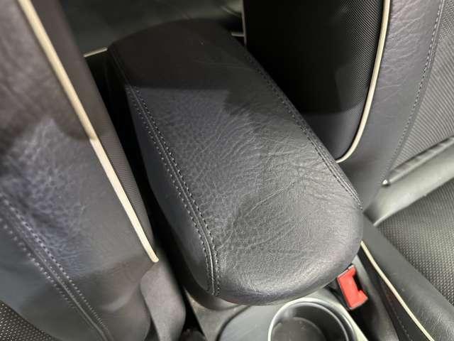 ５００Ｘ ラウンジ　限定車　ＡＣＣ　黒革シート　ディスプレイオーディオ　バックカメラ　Ｂｌｕｅｔｏｏｔｈ接続　オートライト　シートヒーター　電動シート　ＨＩＤヘッドライト　衝突軽減ブレーキ　ＢＳＭ　ＬＫＡ　ＥＴＣ　禁煙車（14枚目）