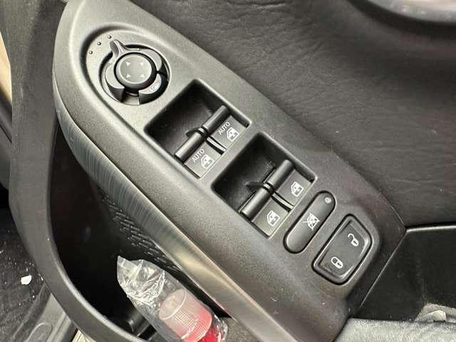 ５００Ｘ ラウンジ　限定車　ＡＣＣ　黒革シート　ディスプレイオーディオ　バックカメラ　Ｂｌｕｅｔｏｏｔｈ接続　オートライト　シートヒーター　電動シート　ＨＩＤヘッドライト　衝突軽減ブレーキ　ＢＳＭ　ＬＫＡ　ＥＴＣ　禁煙車（24枚目）