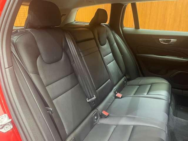 Ｖ６０ Ｔ５　モメンタム　１オーナー　純正ナビ　バックカメラ　ＡＣＣ　黒革　パワーシート　ＢＬＩＳ　自動駐車　レーンキーピングエイド　ＬＥＤヘッドライト　オートライト　電動リアゲート　ドライブレコーダー　ＥＴＣ（8枚目）