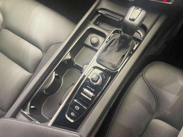 Ｖ６０ Ｔ５　モメンタム　１オーナー　純正ナビ　バックカメラ　ＡＣＣ　黒革　パワーシート　ＢＬＩＳ　自動駐車　レーンキーピングエイド　ＬＥＤヘッドライト　オートライト　電動リアゲート　ドライブレコーダー　ＥＴＣ（17枚目）