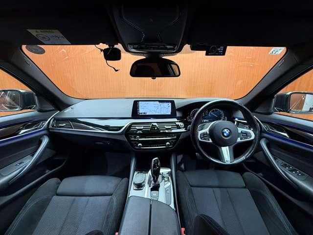 ５シリーズ ５２３ｄツーリングエディションミションインポッシブル　特別仕様車　純正ナビ　３６０°カメラ　ＡＣＣ　ＢＳＭ　アンビエントライト　ＬＥＤヘッドライト　オートライト　アンビエントライト　パーキングアシスト　ｈ／ｋサウンド　電動リアゲート　パドルシフト（4枚目）