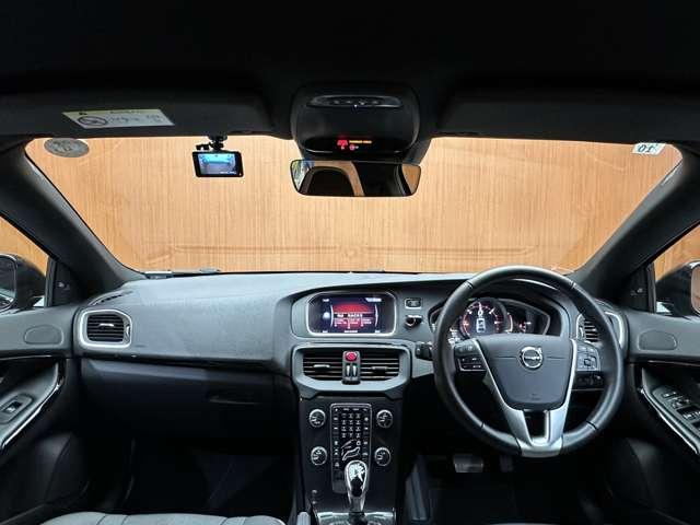 Ｖ４０ Ｄ４　ダイナミックエディション　ＡＣＣ　ＢＬＩＳ　純正ナビ　バックカメラ　メモリーパワーシート　ドライブレコーダー　ＬＥＤヘッドライト　オートライト　純正１８インチＡＷ　レーンキープアシスト　リアＰＤＣ　衝突軽減Ｂ　ＥＴＣ（4枚目）