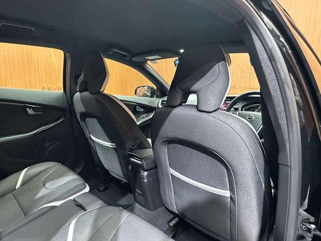Ｖ４０ Ｄ４　ダイナミックエディション　ＡＣＣ　ＢＬＩＳ　純正ナビ　バックカメラ　メモリーパワーシート　ドライブレコーダー　ＬＥＤヘッドライト　オートライト　純正１８インチＡＷ　レーンキープアシスト　リアＰＤＣ　衝突軽減Ｂ　ＥＴＣ（7枚目）