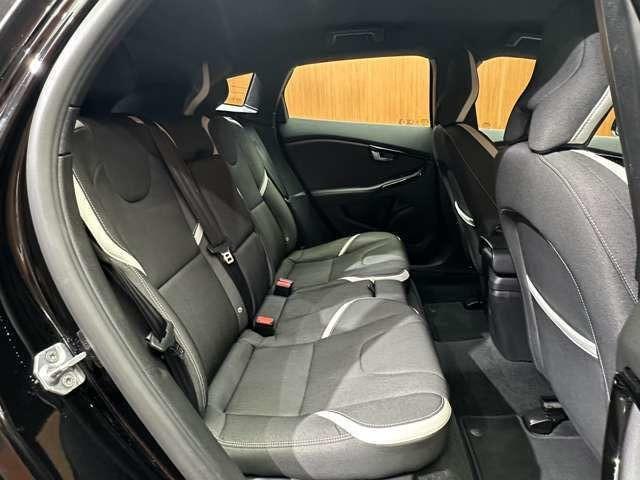 Ｖ４０ Ｄ４　ダイナミックエディション　ＡＣＣ　ＢＬＩＳ　純正ナビ　バックカメラ　メモリーパワーシート　ドライブレコーダー　ＬＥＤヘッドライト　オートライト　純正１８インチＡＷ　レーンキープアシスト　リアＰＤＣ　衝突軽減Ｂ　ＥＴＣ（8枚目）