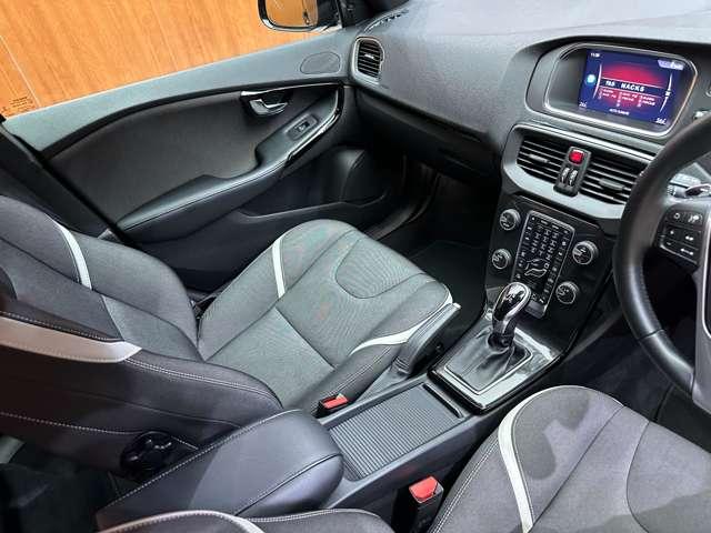 Ｖ４０ Ｄ４　ダイナミックエディション　ＡＣＣ　ＢＬＩＳ　純正ナビ　バックカメラ　メモリーパワーシート　ドライブレコーダー　ＬＥＤヘッドライト　オートライト　純正１８インチＡＷ　レーンキープアシスト　リアＰＤＣ　衝突軽減Ｂ　ＥＴＣ（13枚目）