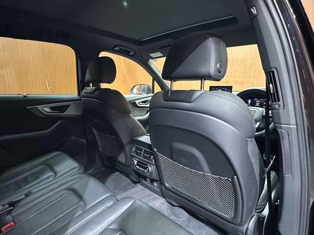 Ｑ７ ５５ＴＦＳＩクワトロ　Ｓライン　７シーターＰＫＧ　パノラマＳＲ　マトリクスＬＥＤ　黒革シート　ＡＣＣ　ナビ　３６０°　Ｂｌｕｅｔｏｏｔｈ接続　電動シート　シートＨ　純正２１インチＡＷ　バーチャルコックピット（8枚目）