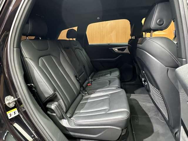 Ｑ７ ５５ＴＦＳＩクワトロ　Ｓライン　７シーターＰＫＧ　パノラマＳＲ　マトリクスＬＥＤ　黒革シート　ＡＣＣ　ナビ　３６０°　Ｂｌｕｅｔｏｏｔｈ接続　電動シート　シートＨ　純正２１インチＡＷ　バーチャルコックピット（9枚目）