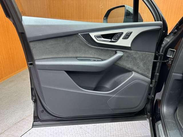 Ｑ７ ５５ＴＦＳＩクワトロ　Ｓライン　７シーターＰＫＧ　パノラマＳＲ　マトリクスＬＥＤ　黒革シート　ＡＣＣ　ナビ　３６０°　Ｂｌｕｅｔｏｏｔｈ接続　電動シート　シートＨ　純正２１インチＡＷ　バーチャルコックピット（49枚目）