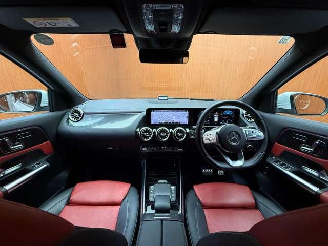 ＧＬＡクラス ＧＬＡ２００ｄ　４マチック　ＡＭＧライン　ＡＭＧレザーエクスクルーシブＰＫＧ　アドバンスドＰＫＧ　パノラマＳＲ　赤黒レザーシート　ＡＣＣ　ナビ　ＴＶ　３６０°ＨＵＤ　アンビエントライト　シートＨ　電動リアゲート　レーダーセーフティＰＫＧ（4枚目）