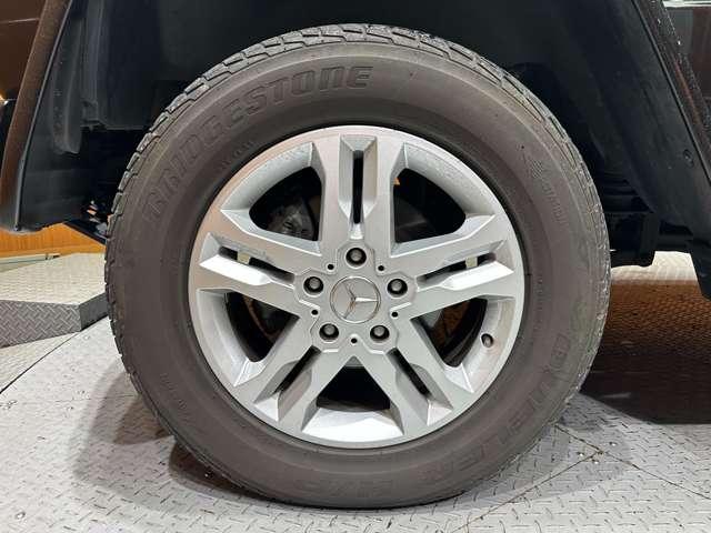 Ｇクラス Ｇ３５０　ブルーテック　ラグジュアリーＰＫＧ　ＳＲ　１オーナー　純正ナビ　バックカメラ　ＡＣＣ　黒革　シートヒーター　メモリーパワーシート　ｈ／ｋサウンド　ＢＳＭ　キセノンヘッドライト　オートライト　純正１８インチＡＷ（54枚目）