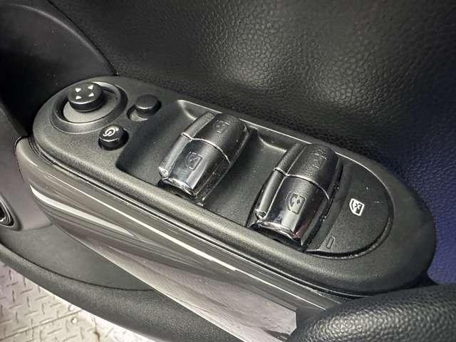 ＭＩＮＩ クーパーＤ　ストリートスタイル　黒革シート　専用アルミホイール　純正ナビ　バックカメラ　ＰＤＣ　コンフォートアクセス　シートヒーター　ペッパーＰＫＧ　ＬＥＤヘッドライト　ＥＴＣ（25枚目）