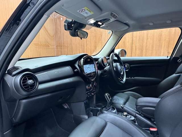 ＭＩＮＩ クーパーＤ　ストリートスタイル　黒革シート　専用アルミホイール　純正ナビ　バックカメラ　ＰＤＣ　コンフォートアクセス　シートヒーター　ペッパーＰＫＧ　ＬＥＤヘッドライト　ＥＴＣ（31枚目）