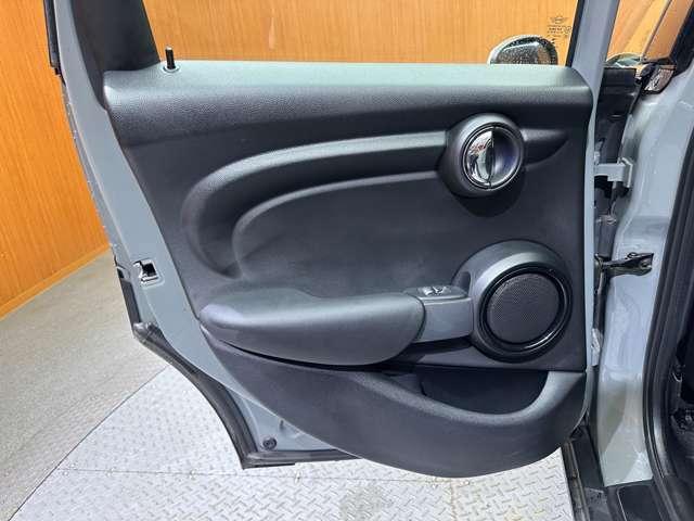 ＭＩＮＩ クーパーＤ　ストリートスタイル　黒革シート　専用アルミホイール　純正ナビ　バックカメラ　ＰＤＣ　コンフォートアクセス　シートヒーター　ペッパーＰＫＧ　ＬＥＤヘッドライト　ＥＴＣ（38枚目）