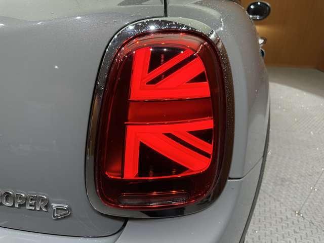 ＭＩＮＩ クーパーＤ　ストリートスタイル　黒革シート　専用アルミホイール　純正ナビ　バックカメラ　ＰＤＣ　コンフォートアクセス　シートヒーター　ペッパーＰＫＧ　ＬＥＤヘッドライト　ＥＴＣ（57枚目）