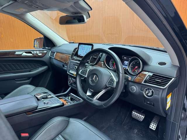 ＧＬＳ ＧＬＳ３５０ｄ　４マチックスポーツ　パノラマＳＲ　黒革シート　ｈａｒｍａｎｋａｒｄｏｎ　ＡＣＣ　ナビ　ＴＶ　３６０°Ｂｌｕｅｔｏｏｔｈ接続　シートＨ　電動リアゲート　アンビエントライト　アクティブパーキング　ハイビームアシスト　ＲＳＰ（5枚目）