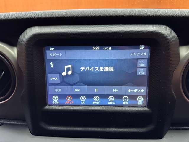 ジープ・ラングラーアンリミテッド スポーツ クルーズコントロール ディスプレイオーディオ CarPlay Bluetooth接続 サイドカメラ バックカメラ プッシュスタート スマートキー オートライト パークアシスト ETC 禁煙車(10枚目)