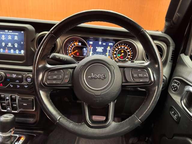ジープ・ラングラーアンリミテッド スポーツ クルーズコントロール ディスプレイオーディオ CarPlay Bluetooth接続 サイドカメラ バックカメラ プッシュスタート スマートキー オートライト パークアシスト ETC 禁煙車(17枚目)