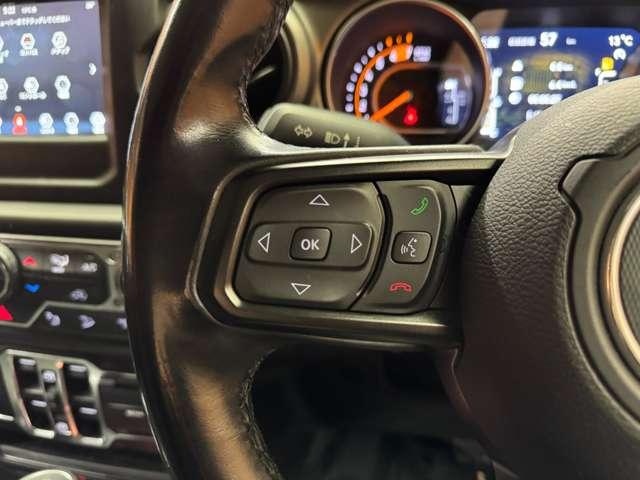 ジープ・ラングラーアンリミテッド スポーツ クルーズコントロール ディスプレイオーディオ CarPlay Bluetooth接続 サイドカメラ バックカメラ プッシュスタート スマートキー オートライト パークアシスト ETC 禁煙車(20枚目)