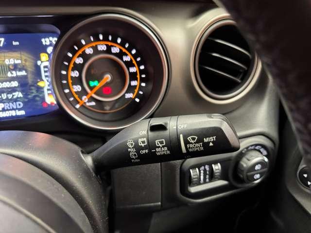 ジープ・ラングラーアンリミテッド スポーツ クルーズコントロール ディスプレイオーディオ CarPlay Bluetooth接続 サイドカメラ バックカメラ プッシュスタート スマートキー オートライト パークアシスト ETC 禁煙車(21枚目)
