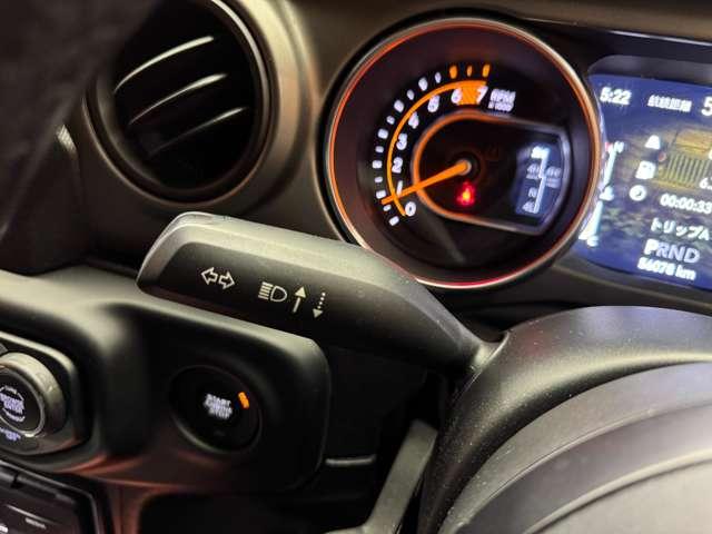 ジープ・ラングラーアンリミテッド スポーツ クルーズコントロール ディスプレイオーディオ CarPlay Bluetooth接続 サイドカメラ バックカメラ プッシュスタート スマートキー オートライト パークアシスト ETC 禁煙車(22枚目)