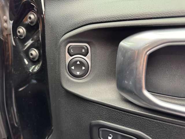 ジープ・ラングラーアンリミテッド スポーツ クルーズコントロール ディスプレイオーディオ CarPlay Bluetooth接続 サイドカメラ バックカメラ プッシュスタート スマートキー オートライト パークアシスト ETC 禁煙車(24枚目)